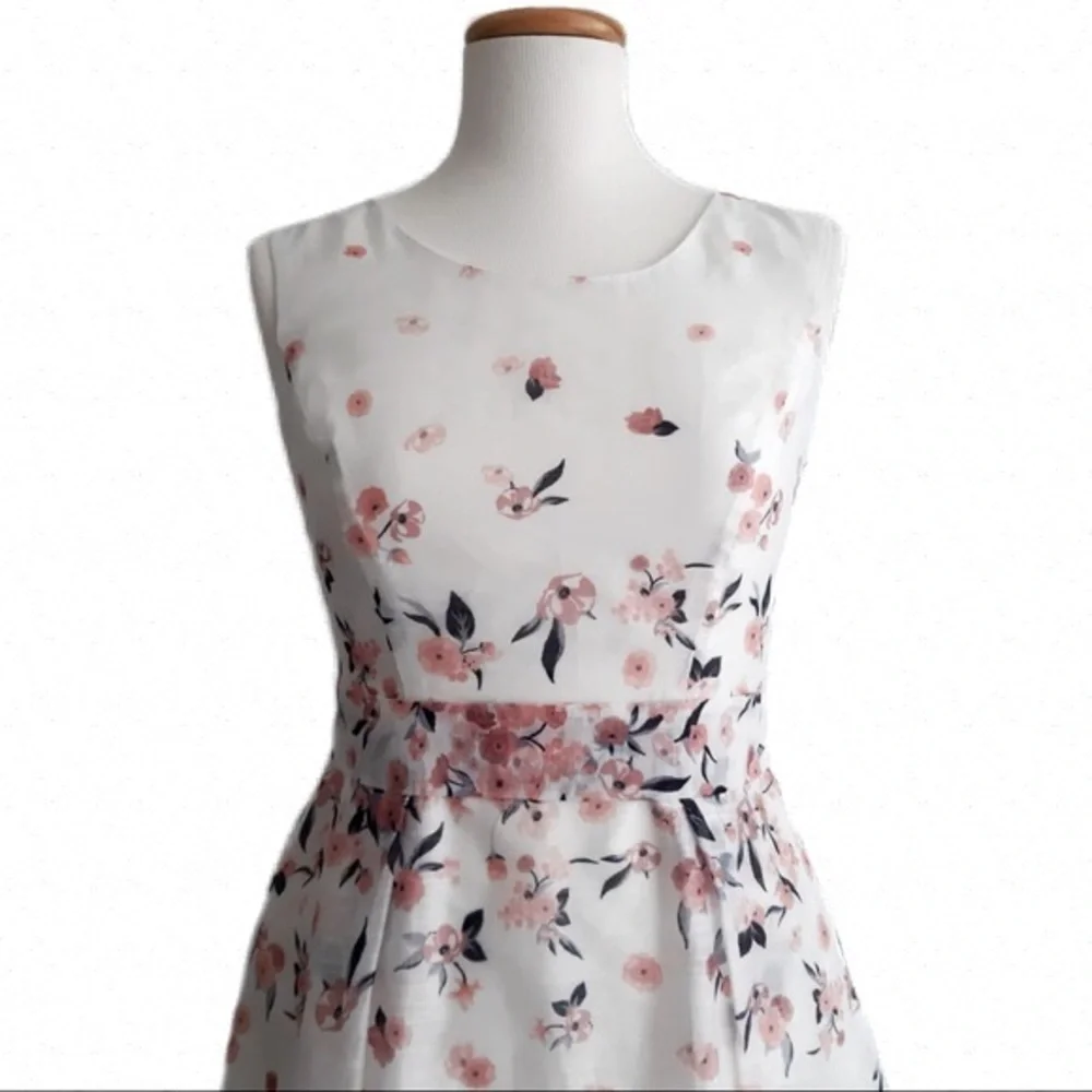 RETRO. VERO MODA Vintage Formal Dress. White & Pink Floral Print. Fit & Flared - Picture 8 of 9